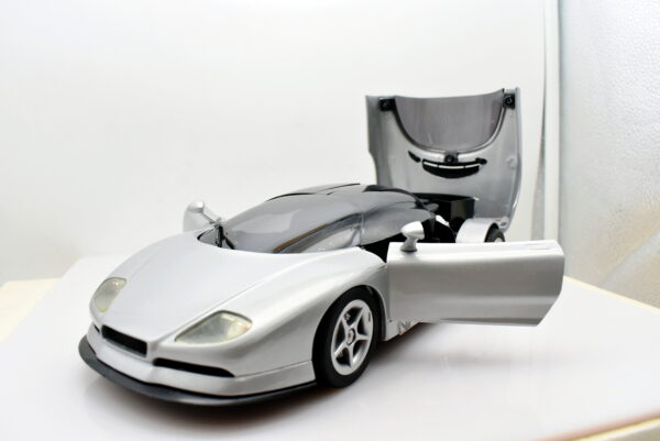 Modellino auto scala 1:18 Nazca m12 revell modellismo da collezione - Image 3