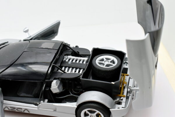 Modellino auto scala 1:18 Nazca m12 revell modellismo da collezione - Image 5