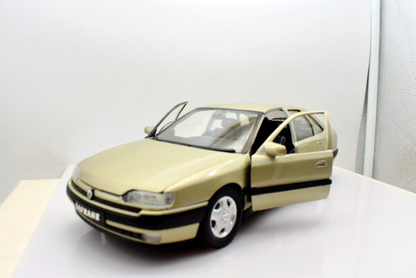 Modellino auto scala 1:18 Renault safrane solido modellismo da collezione - Image 3