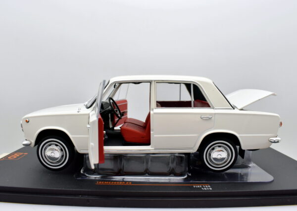 Modellino auto scala 1:18 Fiat 124 diecast modellismo da collezione