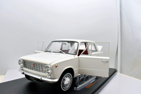 Modellino auto scala 1:18 Fiat 124 diecast modellismo da collezione - Image 3