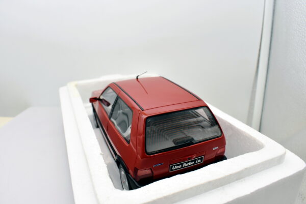 Modellino auto scala 1:18 Fiat uno turbo IE OttoMobile modellismo da collezione - Image 6