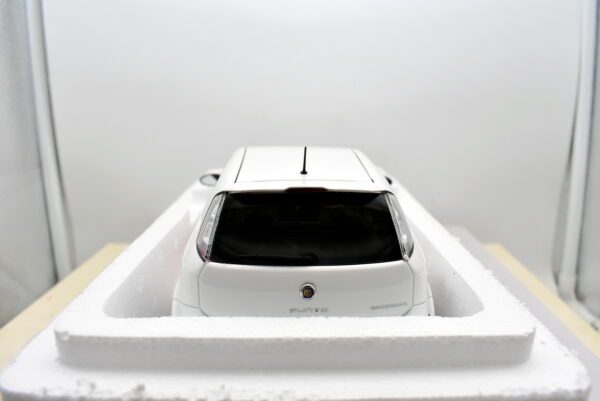 Modellino auto scala 1:18 Fiat punto evo abarth essesse OttoMobile modellismo da collezione - Image 5