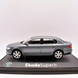 Modellino auto scala 1:43 Skoda superb abrex diecast modellismo da collezione