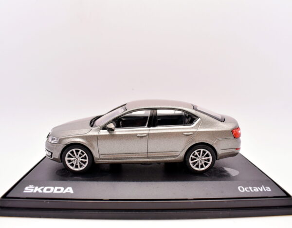 Modellino auto scala 1:43 Skoda octavia abrex diecast modellismo da collezione