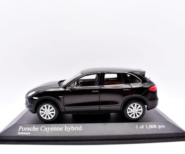 Modellino auto scala 1:43 Porsche cayenne hybrid minichamps diecast modellismo da collezione