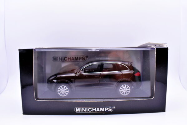 Modellino auto scala 1:43 Porsche cayenne hybrid minichamps diecast modellismo da collezione - Image 4