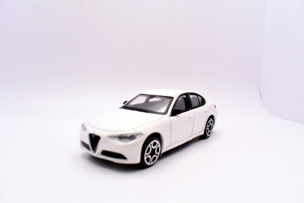 Modellino auto scala 1:43 Alfa romeo giulia Burago diecast modellismo statico - Image 4