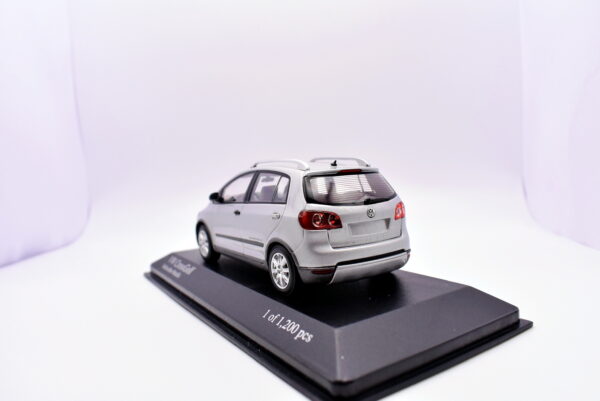 Modellino auto scala 1:43 VW cross golf minichamps diecast modellismo da collezione - Image 4