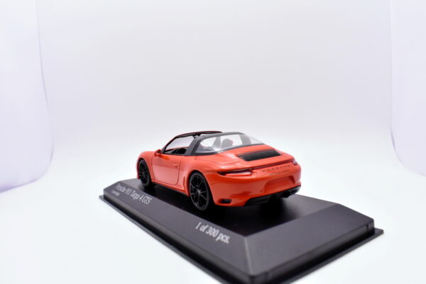 Modellino auto scala 1:43 Porsche 911 targa gts 4 minichamps diecast modellismo da collezione - Image 5