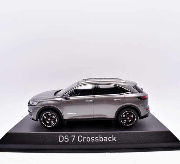 Modellino auto scala 1:43 DS 7 Crossback norev diecast modellismo statico da collezione