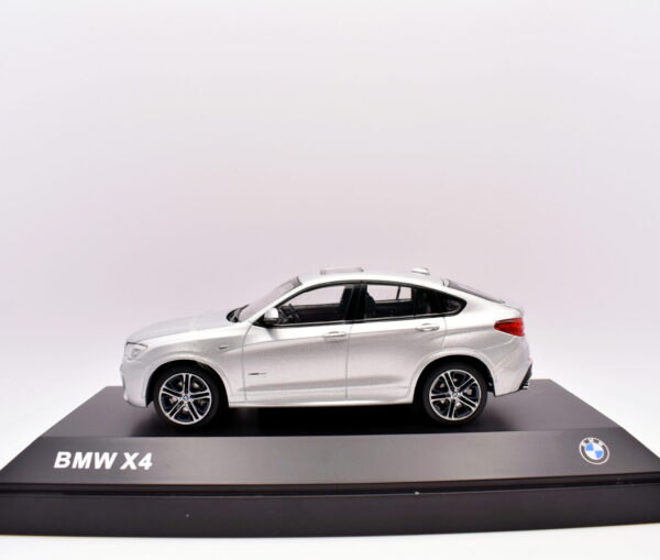 Modellino auto scala 1:43 BMW X4 modellismo statico