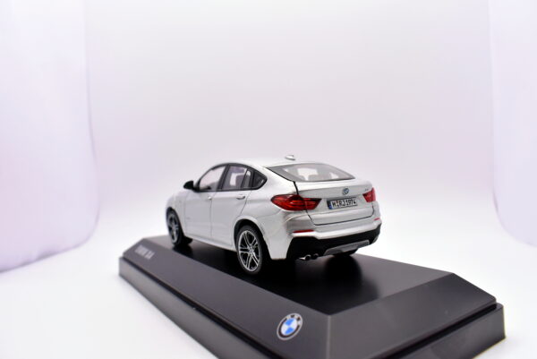 Modellino auto scala 1:43 BMW X4 modellismo statico - Image 4