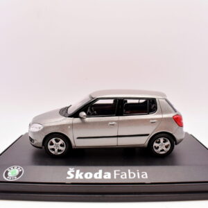 Modellino auto scala 1:43 Skoda fabia diecast modellismo da collezione