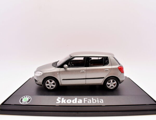 Modellino auto scala 1:43 Skoda fabia diecast modellismo da collezione