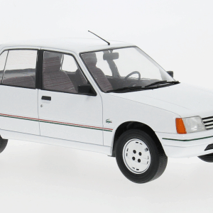 Modellino auto scala 1:18 PEUGEOT 205 1984 WHITE modellismo statico collezione