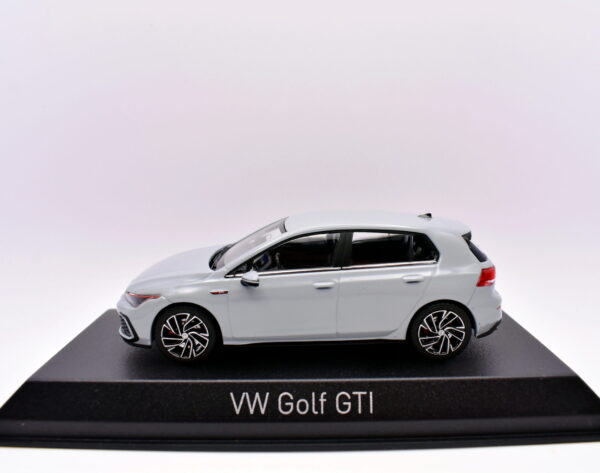 Modellino auto scala 1:43 VW Golf GTI norev diecast modellismo statico da collezione