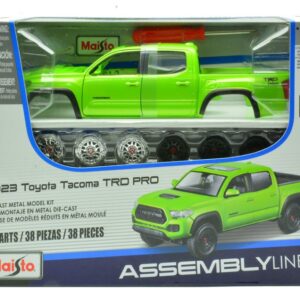Modellino auto kit di montaggio model kit TOYOTA TACOMA TRD PRO 2022 1:24 modellismo