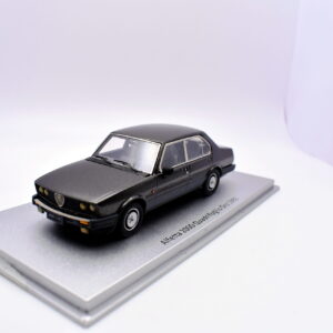 Modellino auto scala 1:43alfa romeo alfetta 2000 quadrifoglio oro kess modellismo statico