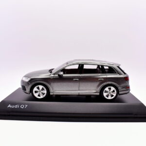 Modellino auto scala 1:43 Audi Q7 diecast modellismo statico collezione