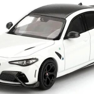 Modellino auto scala 1:64 Mini GT ALFA ROMEO GIULIA GTA 2020 WHITE 1:64 diecast modellismo statico