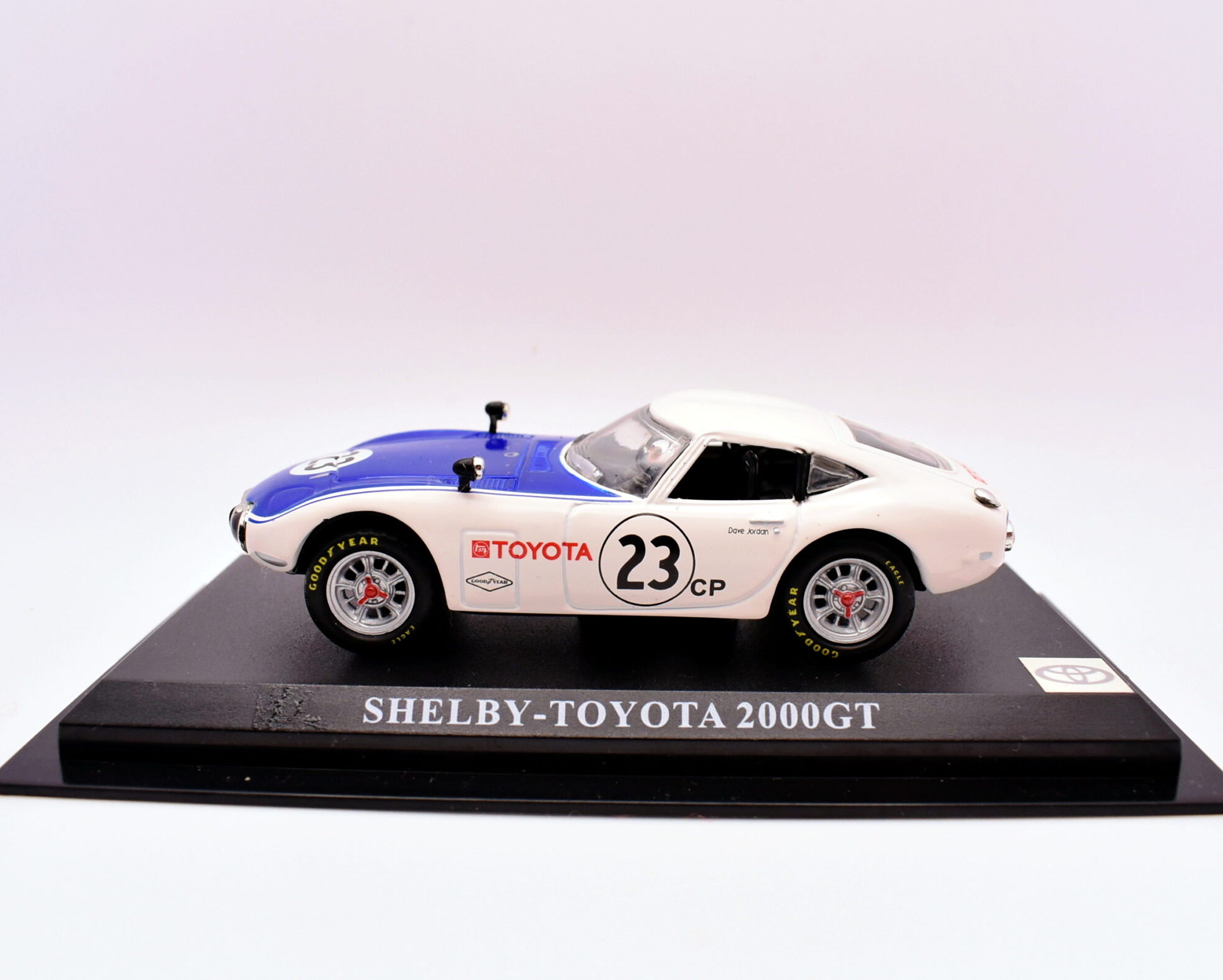 Modellino auto rally scala 1:43 shelby-toyota 2000GT universal hobbies diecast modellismo statico