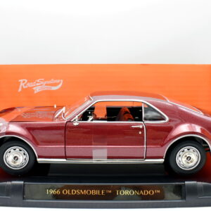 Modellino auto scala 1:18 oldsmobile toronado Road signature diecast modellismo da collezione