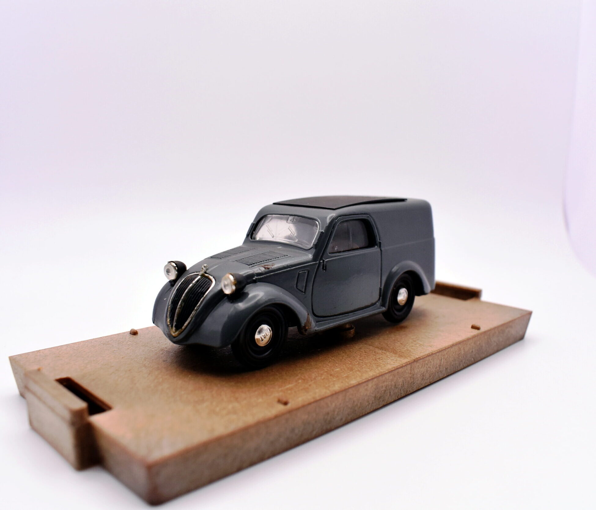 Modellino auto scala 1:43 Fiat 500 c furgone Brumm diecast modellismo statico