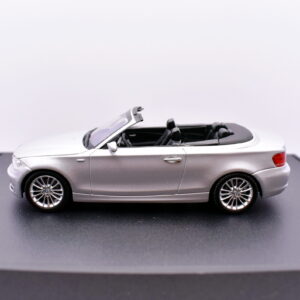 Modellino auto scala 1:43 BMW 1er cabrio minichamps modellismo statico