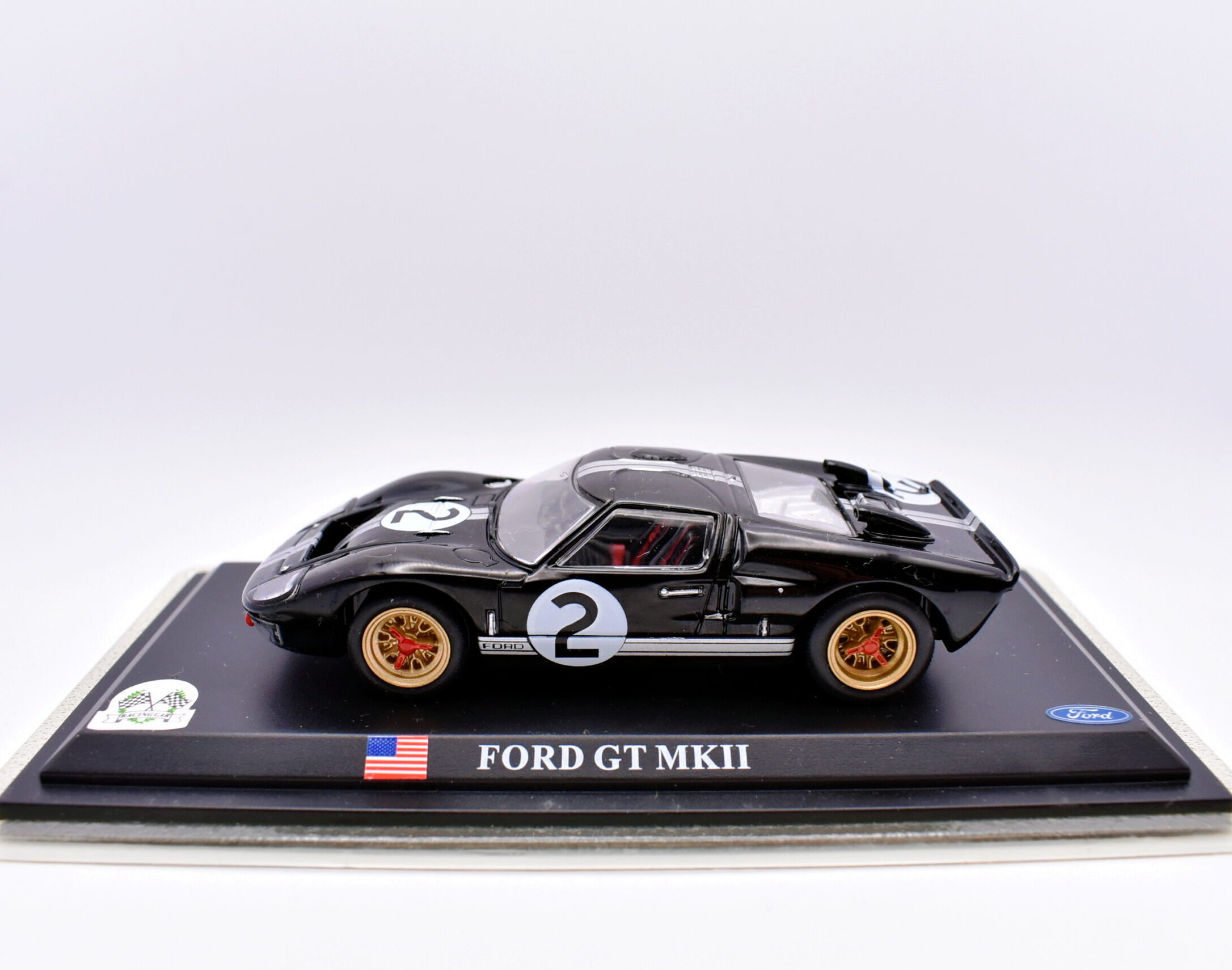 Modellino auto Ford GT MKII universal hobbies racing collection 1:43 diecast modellismo