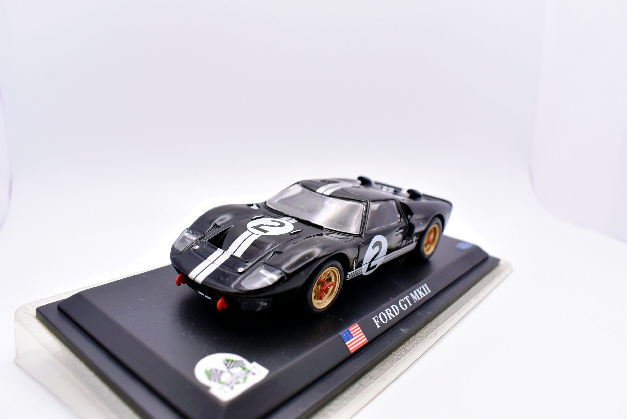 Modellino auto Ford GT MKII universal hobbies racing collection 1:43 diecast modellismo - Image 3