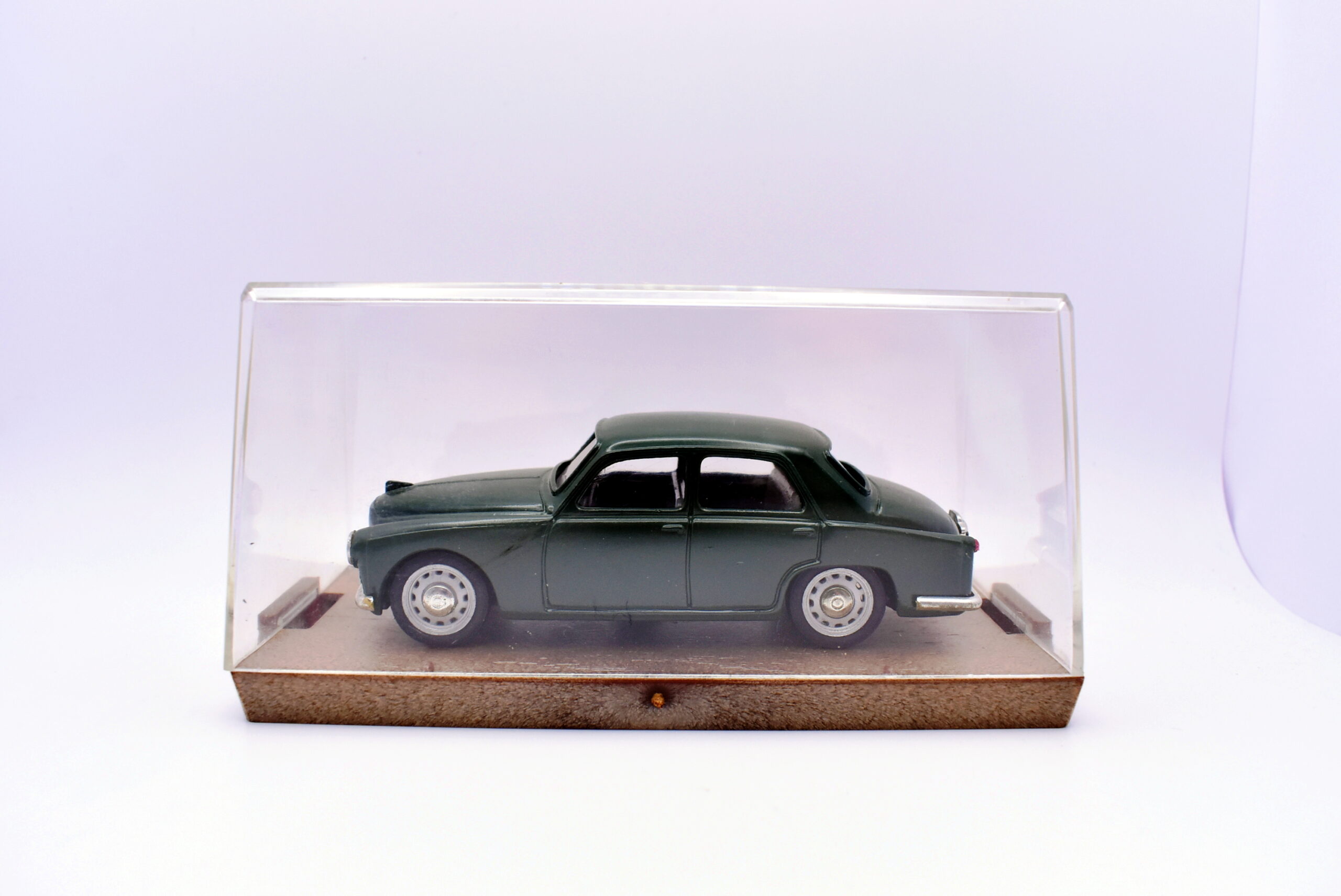 Modellino auto scala 1:43 alfa romeo 1900 diecast modellismo collezione brumm - Image 2