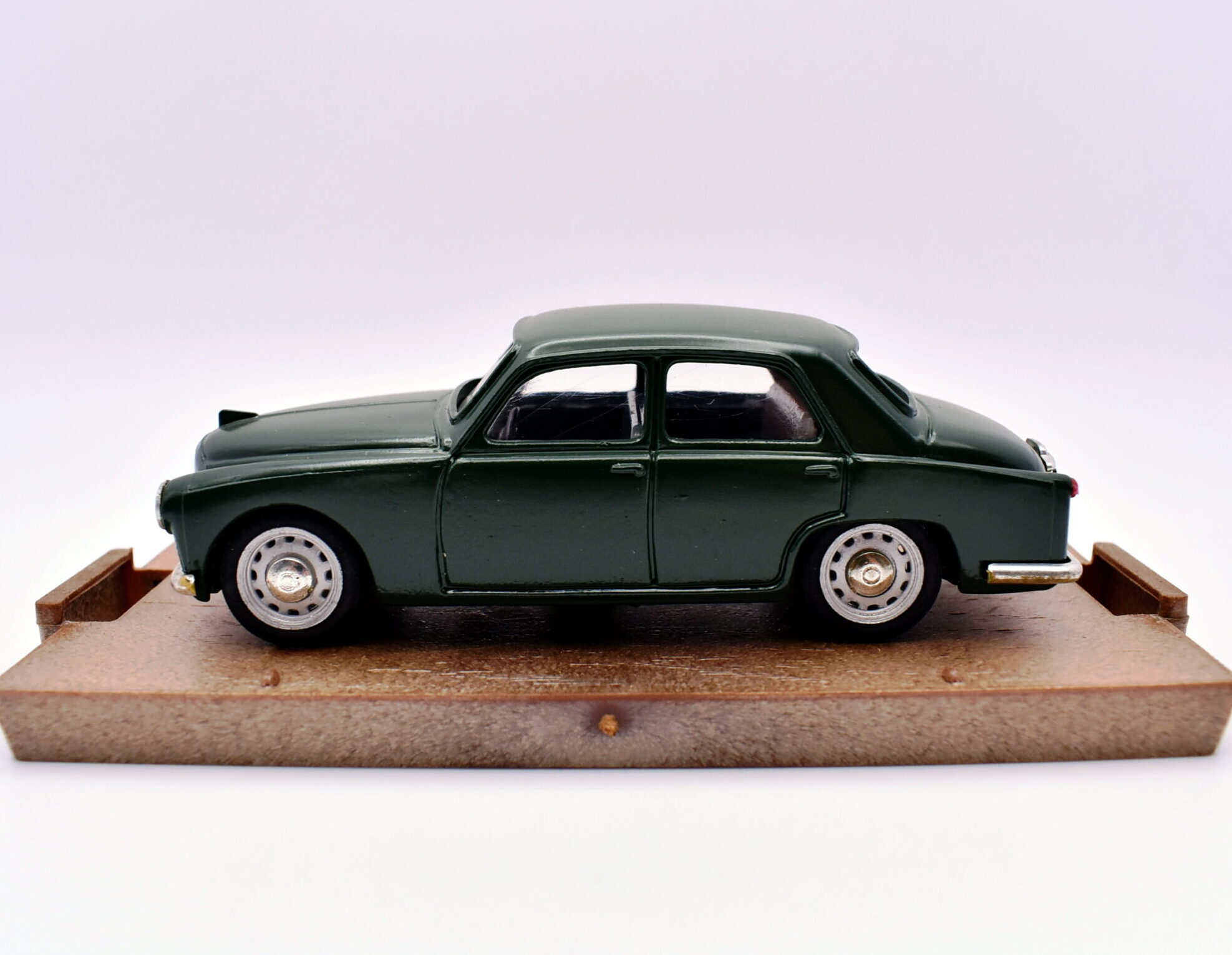 Modellino auto scala 1:43 alfa romeo 1900 diecast modellismo collezione brumm - Image 3