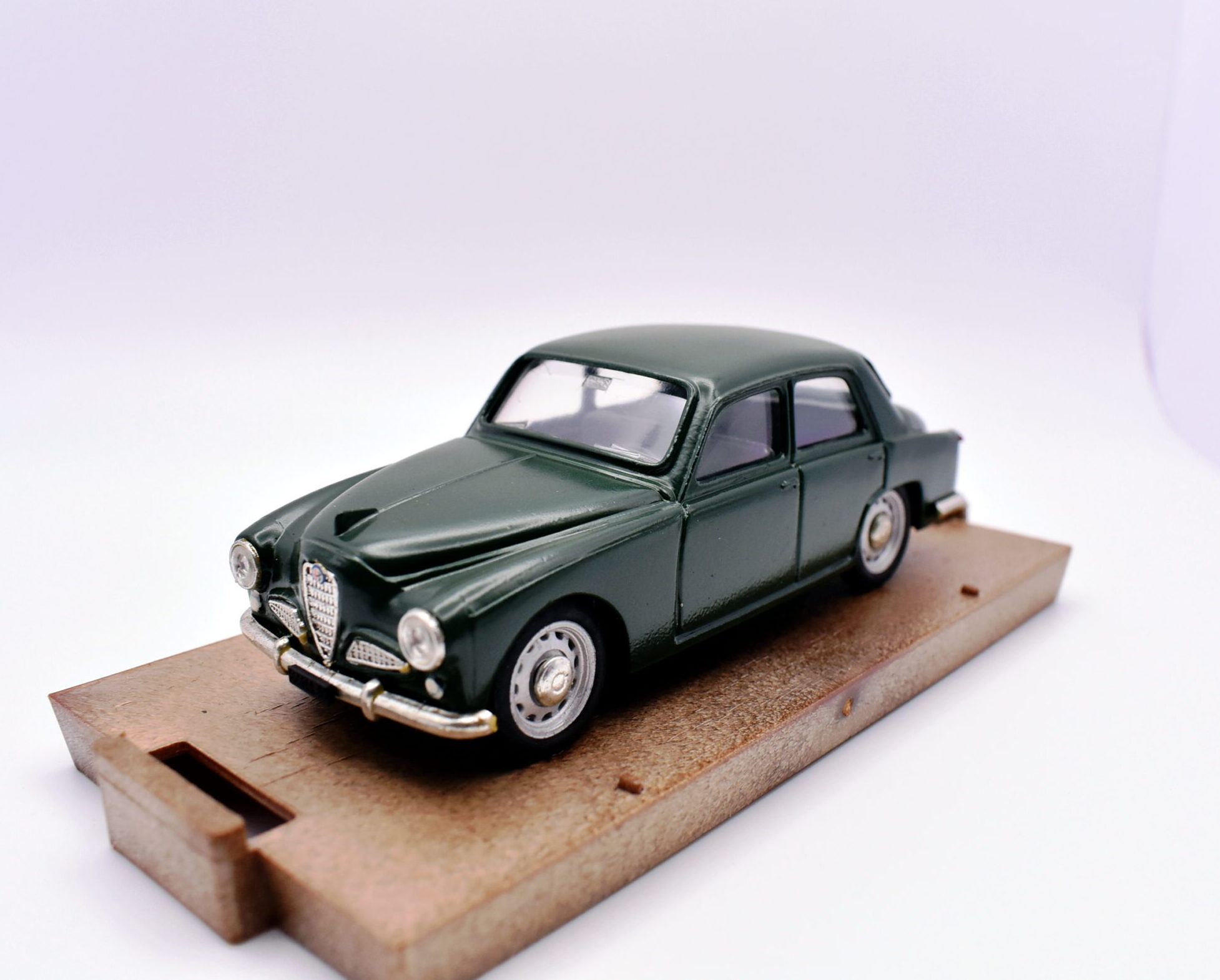Modellino auto scala 1:43 alfa romeo 1900 diecast modellismo collezione brumm