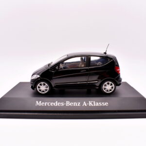 Modellino auto scala 1:43 mercedes benz a-klasse schuco modellismo statico