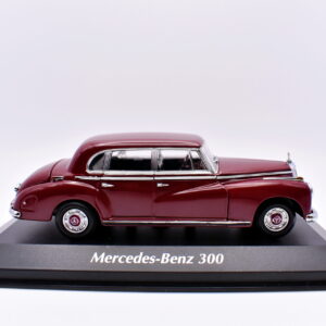 Modellino auto scala 1:43 mercedes benz 300 maxichamps diecast modellismo da collezione