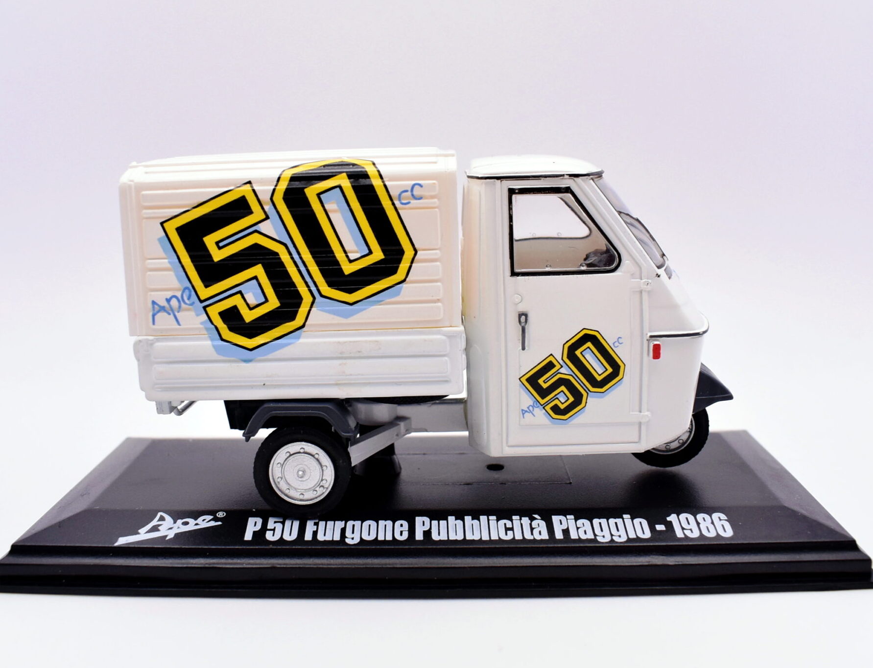 modellino Ape P 50 furgone pubblicità piaggio Scala 1:32 diecast modellismo da collezione edicola