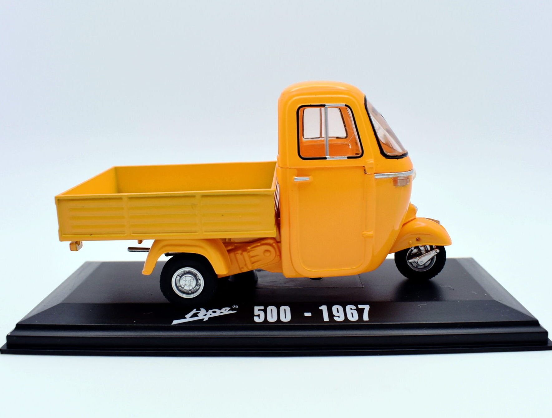modellino Ape 500 Scala 1:32 diecast modellismo da collezione edicola