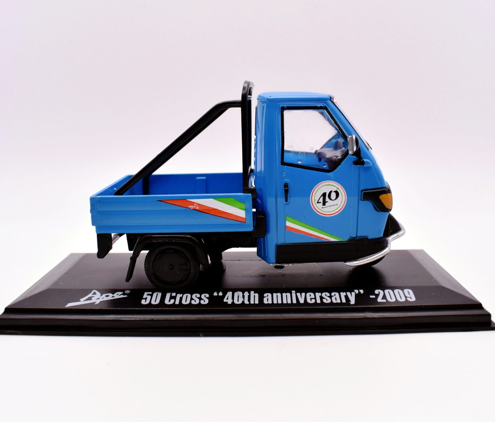 modellino Ape 50 cross 40th anniversary Scala 1:32 diecast modellismo da collezione edicola