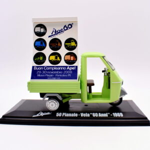 modellino Ape 50 pianale vela 60 anni Scala 1:32 diecast modellismo da collezione edicola