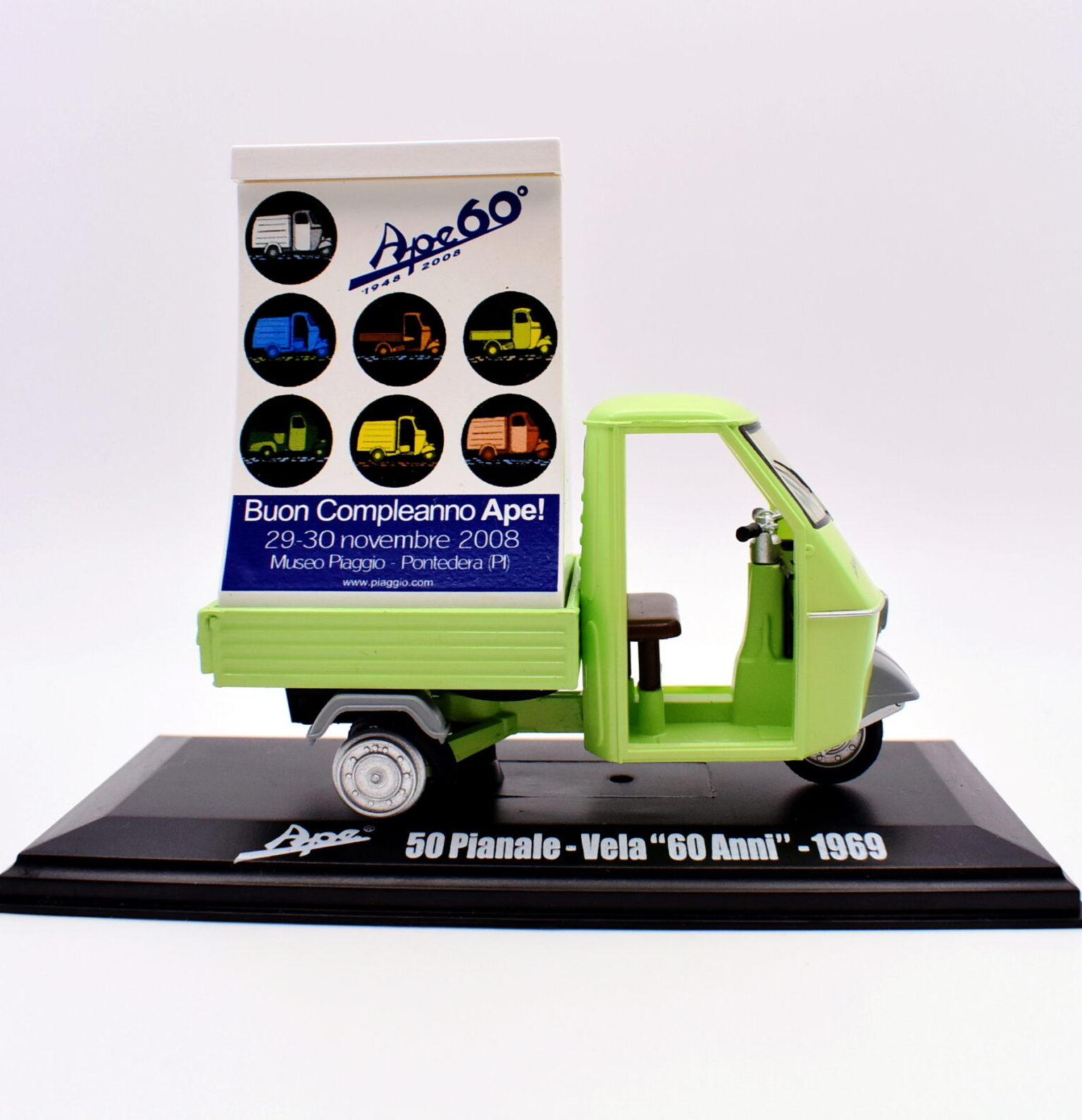 modellino Ape 50 pianale vela 60 anni Scala 1:32 diecast modellismo da collezione edicola