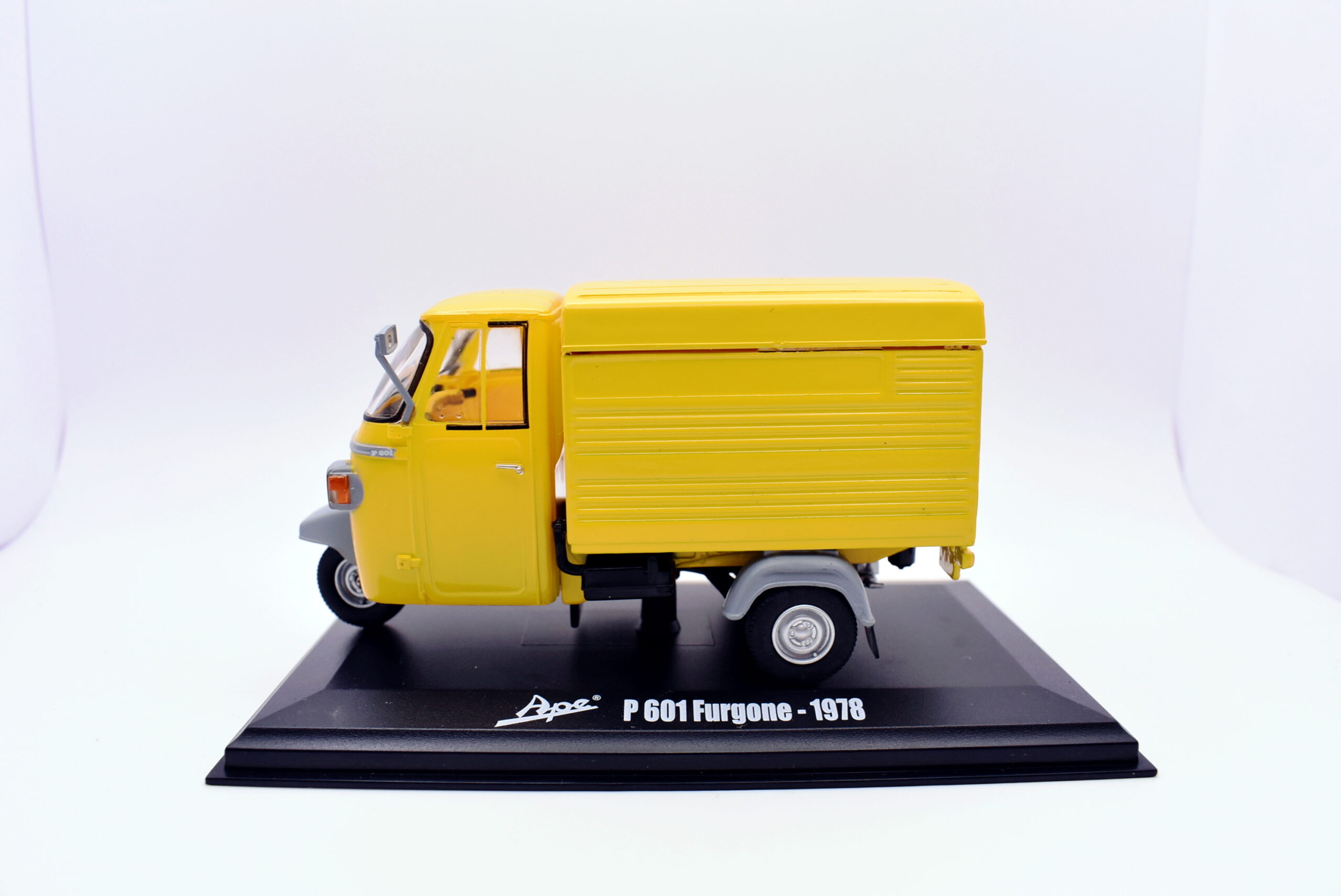 modellino Ape P 601 furgone Scala 1:32 diecast modellismo da collezione edicola