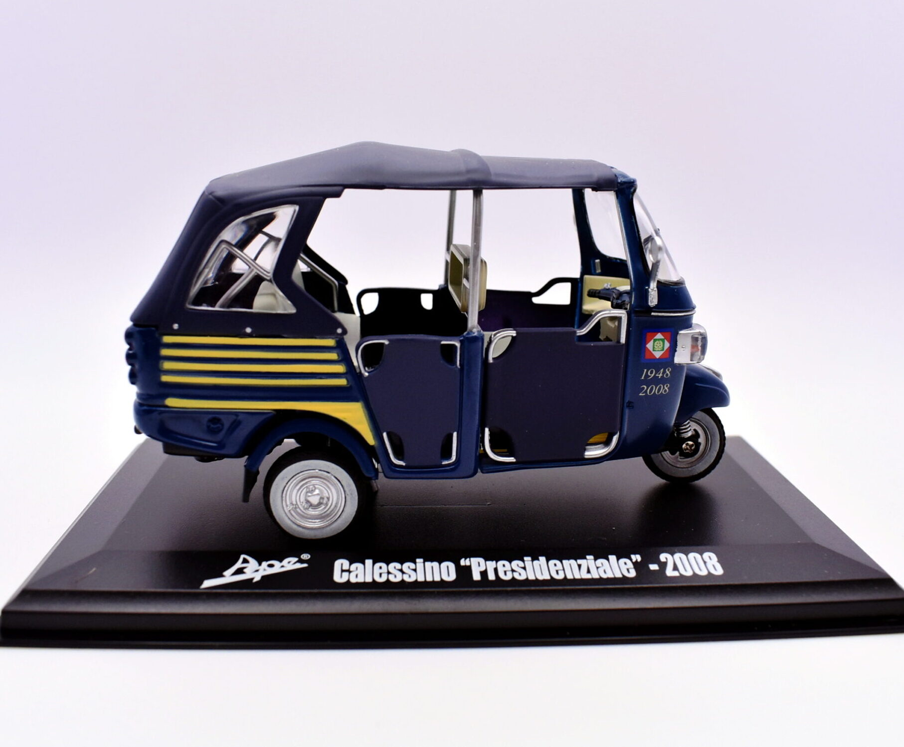 modellino Ape Calessino presidenziale Scala 1:32 diecast modellismo da collezione edicola