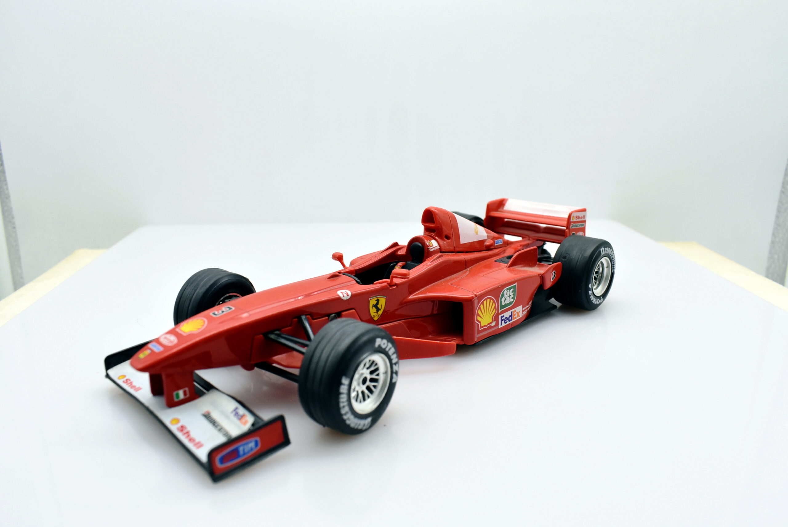 Modellini auto FORMULA 1 scala 1:24 Ferrari F300 Burago - Image 2