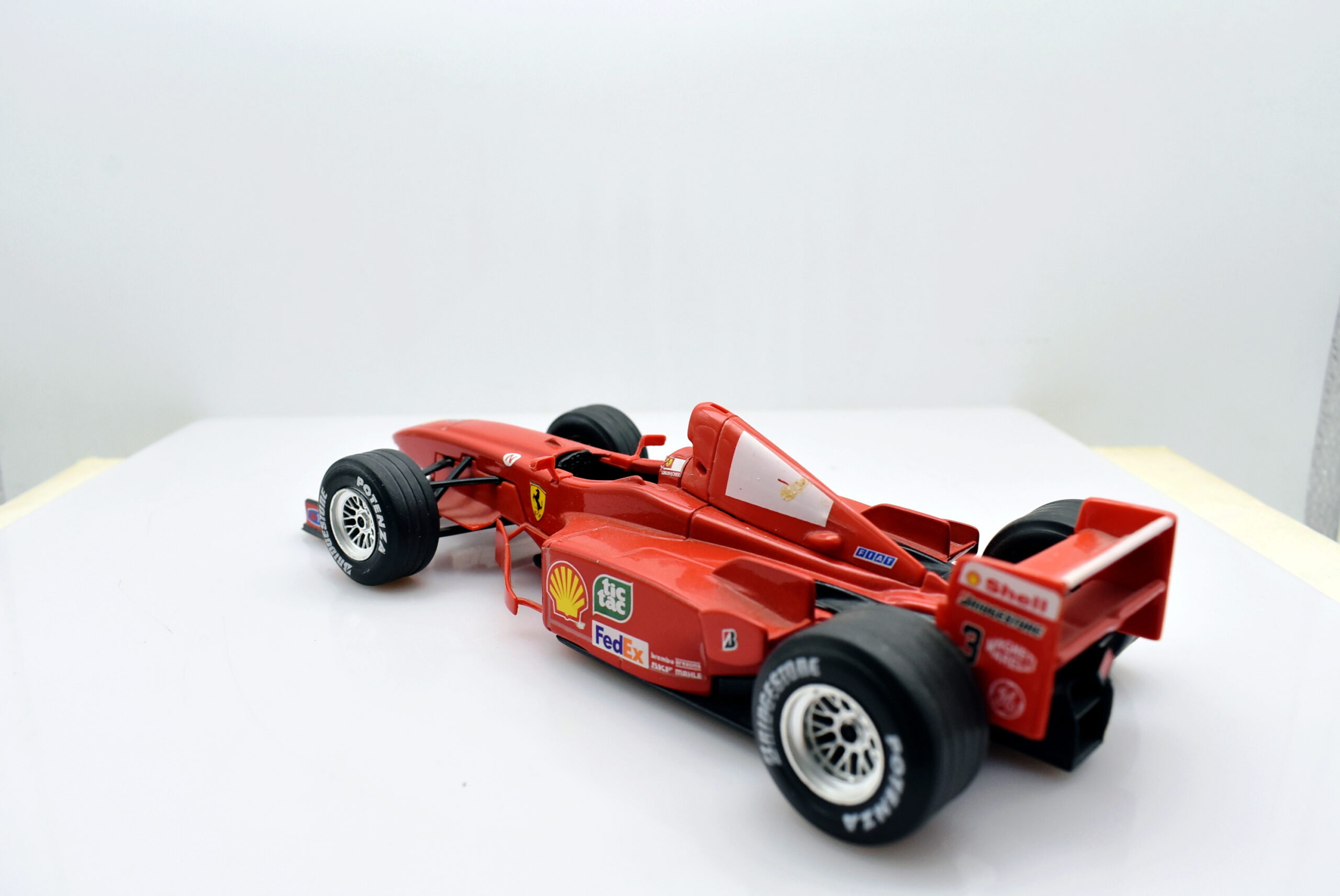 Modellini auto FORMULA 1 scala 1:24 Ferrari F300 Burago - Image 3