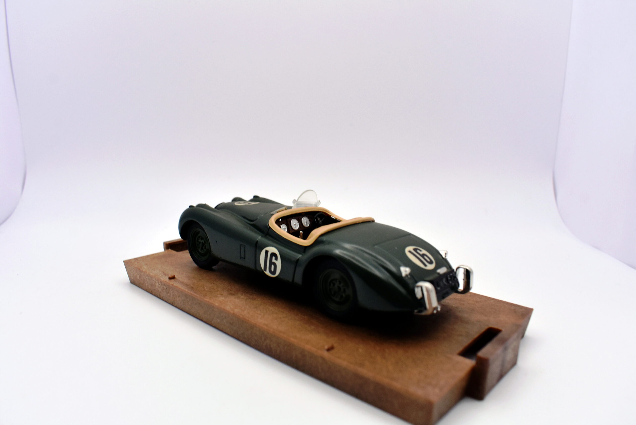 Modellino auto scala 1:43 Jaguar XK 120 Brumm diecast modellismo statico - Image 4