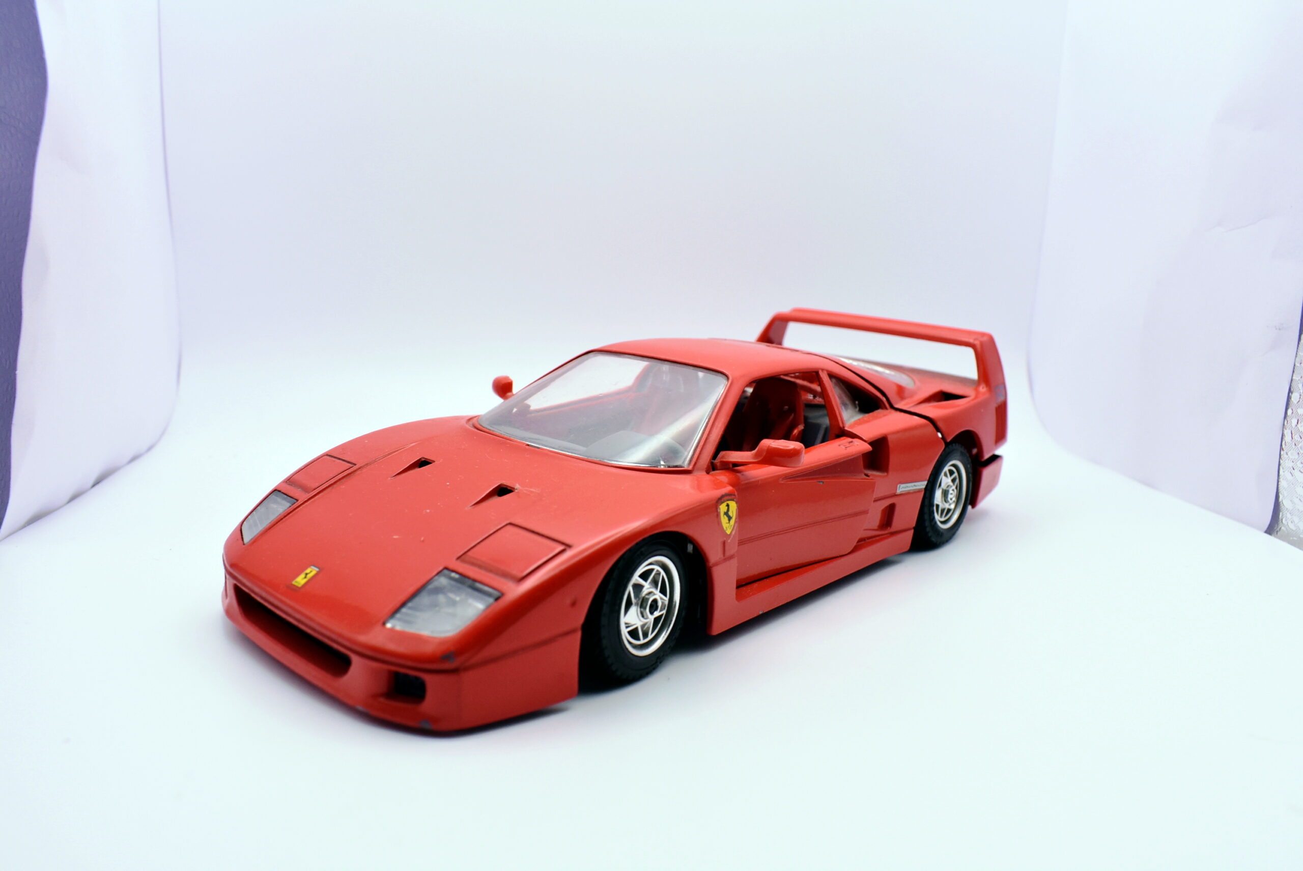 Modellino auto scala 1:24 Ferrari F40 Burago modellismo statico da collezione - Image 4