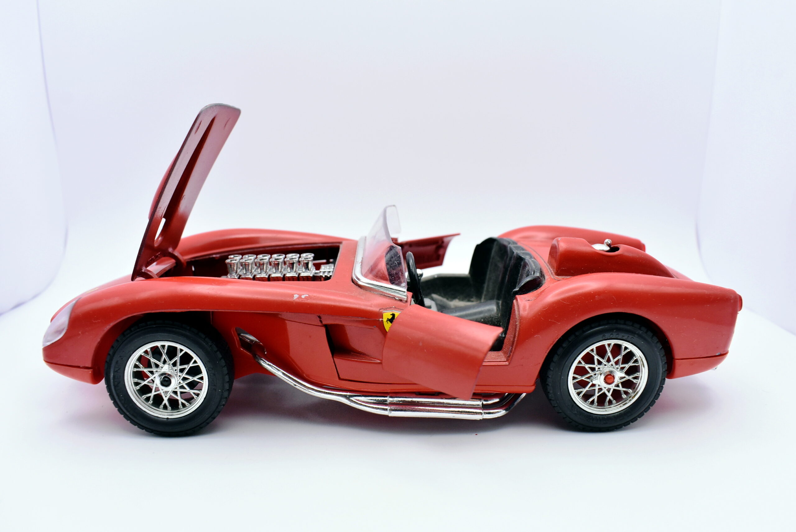 Modellino auto scala 1:24 Ferrari 250 testa rossa Burago modellismo statico da collezione - Image 2