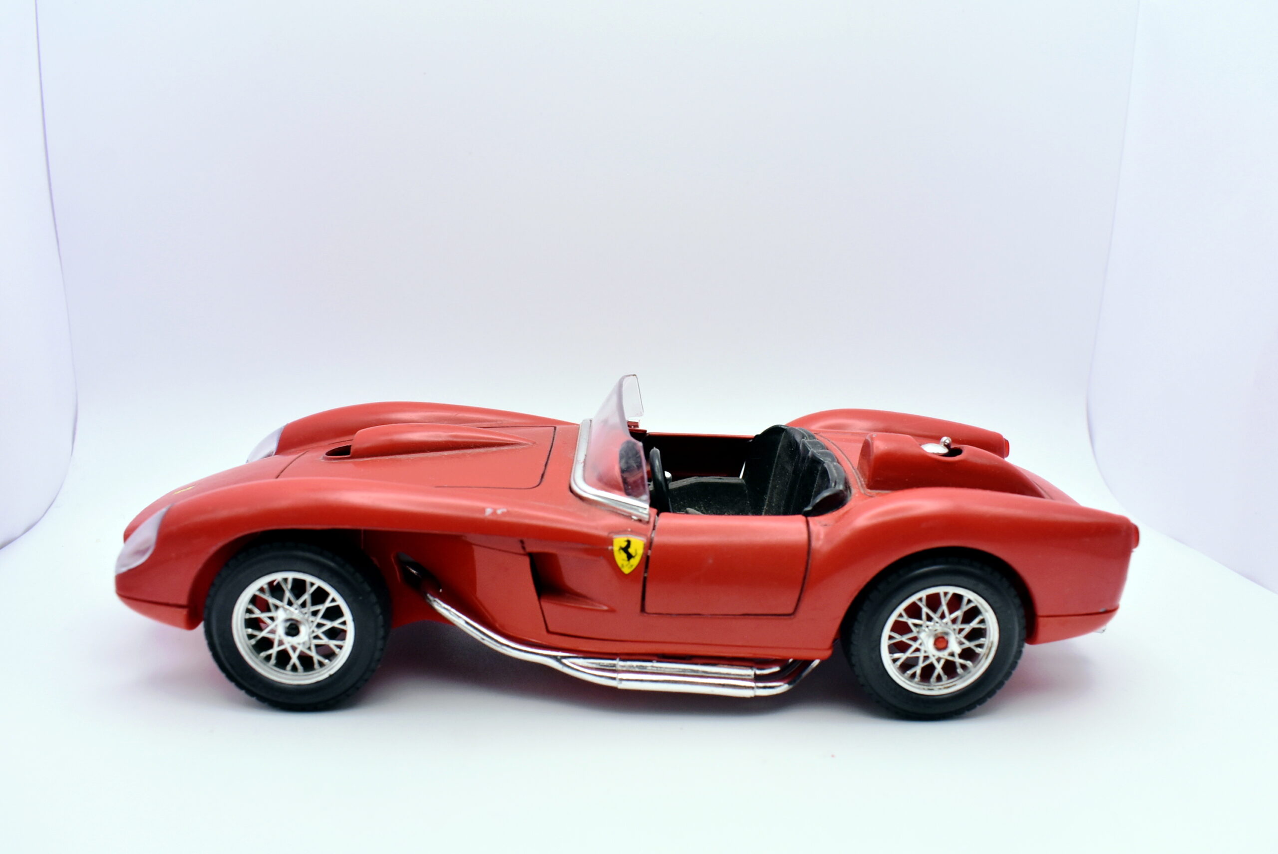 Modellino auto scala 1:24 Ferrari 250 testa rossa Burago modellismo statico da collezione - Image 5