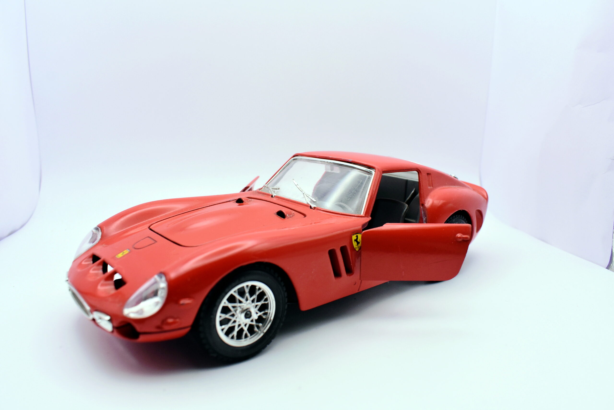Modellino auto scala 1:24 Ferrari 250 gto Burago modellismo statico da collezione - Image 3